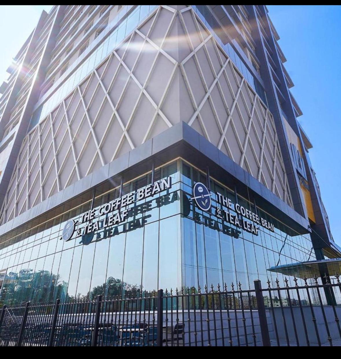 High Rise Presidential Suite In Elysium Opp Centaurus 伊斯兰堡 外观 照片